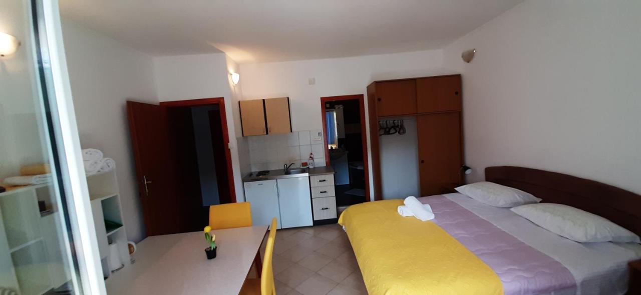 Apartments Lampalo Okuklje ภายนอก รูปภาพ