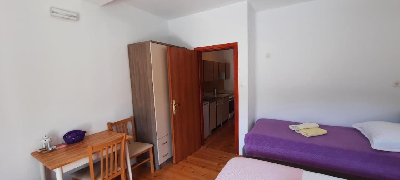 Apartments Lampalo Okuklje ภายนอก รูปภาพ