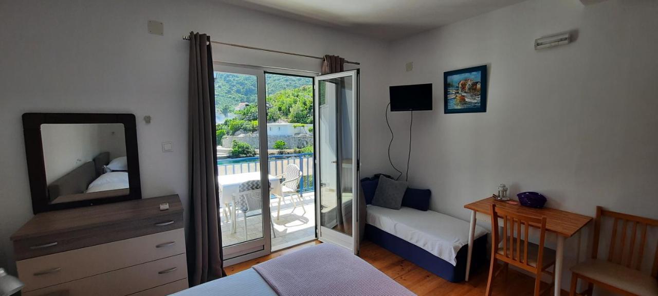 Apartments Lampalo Okuklje ภายนอก รูปภาพ