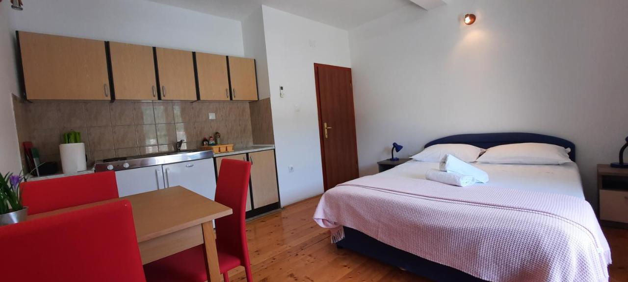 Apartments Lampalo Okuklje ภายนอก รูปภาพ