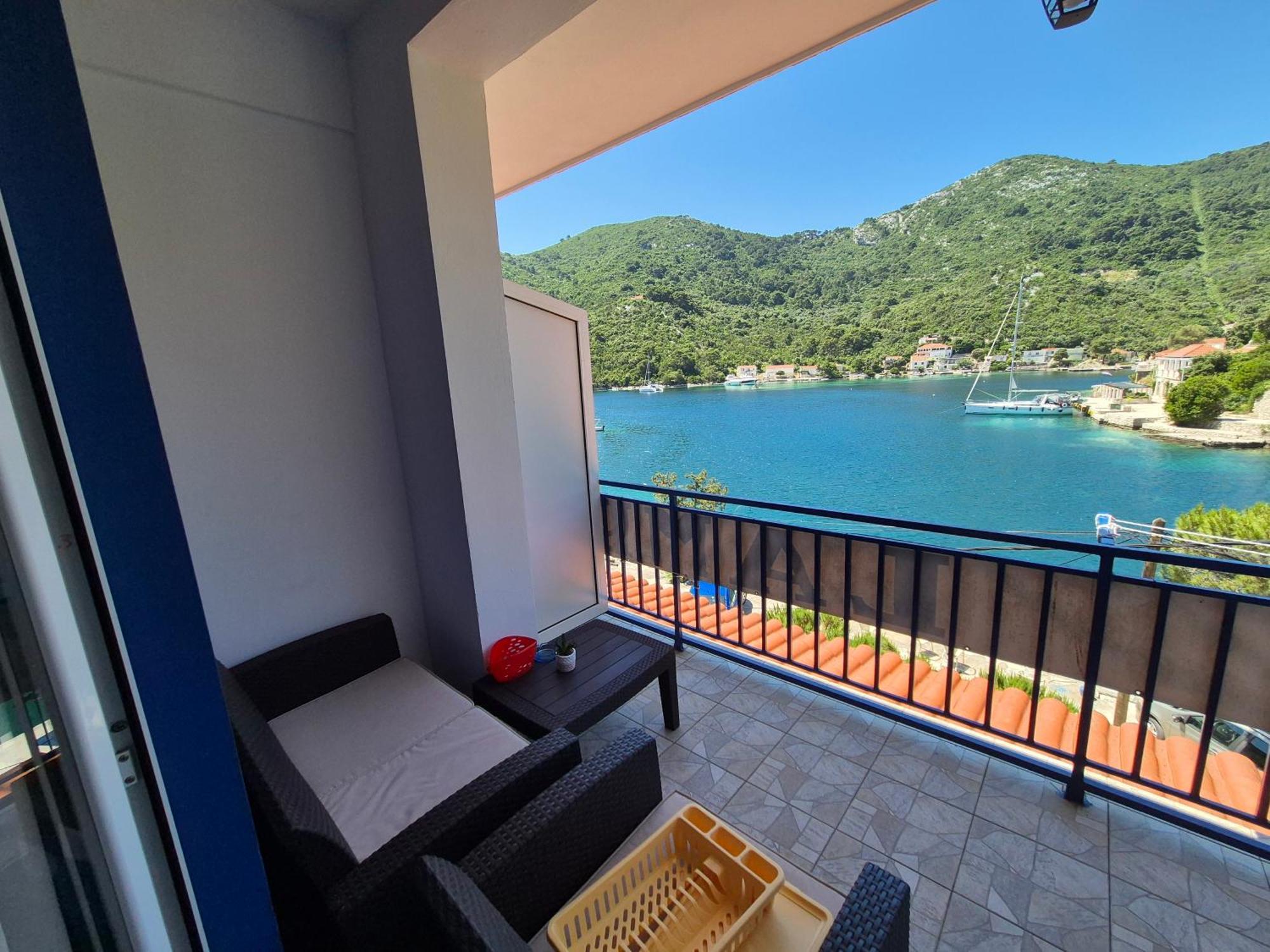 Apartments Lampalo Okuklje ภายนอก รูปภาพ