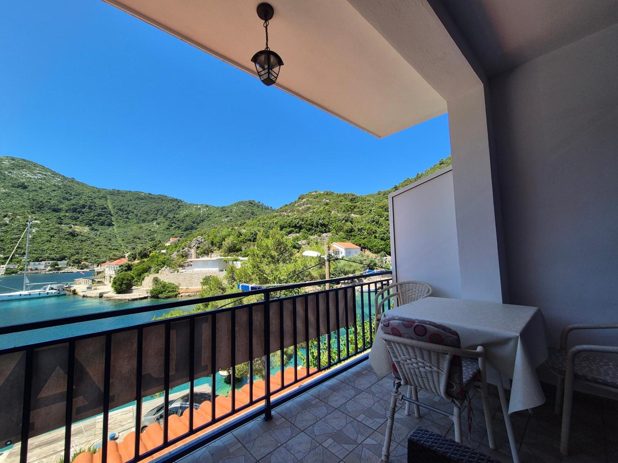 Apartments Lampalo Okuklje ภายนอก รูปภาพ
