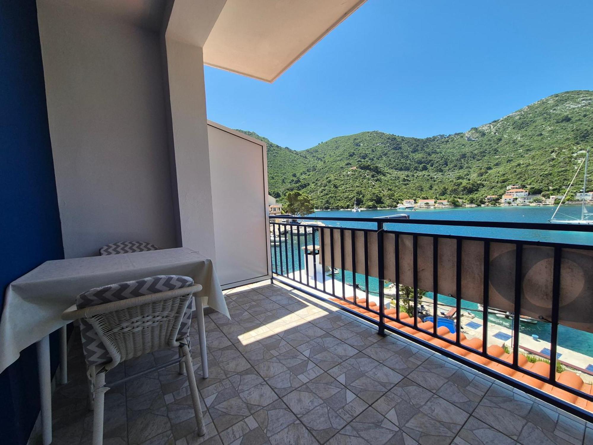 Apartments Lampalo Okuklje ภายนอก รูปภาพ