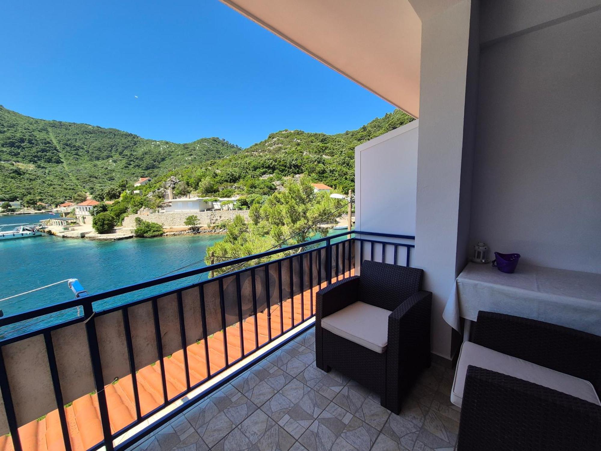 Apartments Lampalo Okuklje ภายนอก รูปภาพ